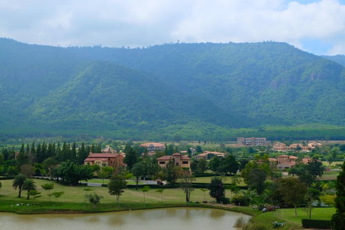 ::: ทิ้งตัวลงนอนในอ้อมกอดของเขาใหญ่ ก่อนจะหลับตาและฝันไปไกลถึงอิตาลี::: Toscana Valley Town Square