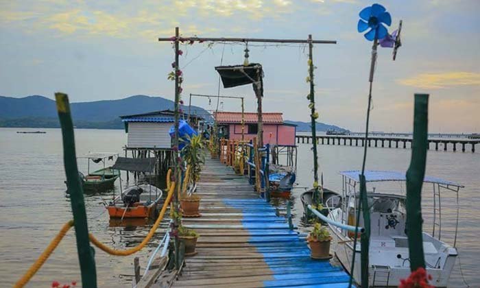 พาไปโดดน้ำทะเลสัตหีบจากระเบียงบ้าน @น้าพลคานเรือเล็ก ในราคาเพียงคืนละ 800 บาท