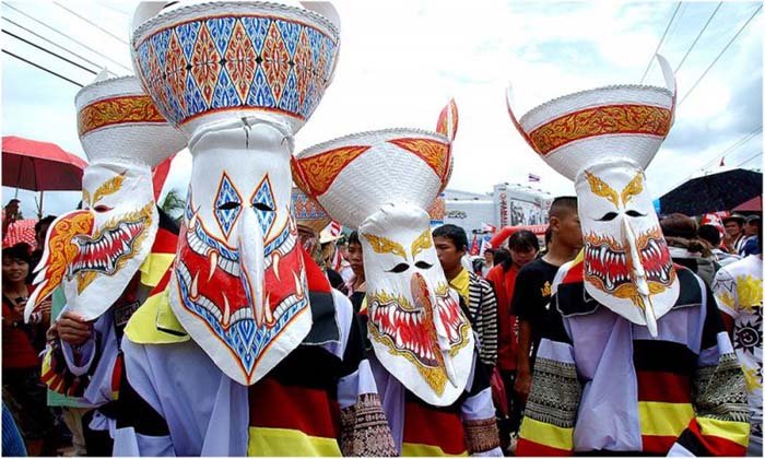 กำหนดการประเพณีบุญหลวงและการละเล่นผีตาโขน มหกรรมหน้ากากนานาชาติ ปี 2561