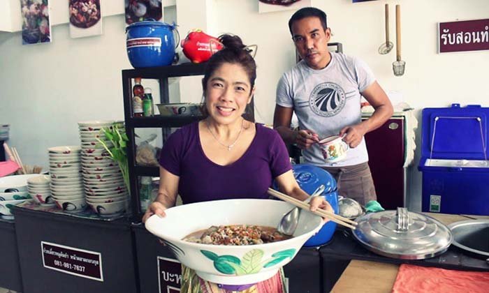 กินจนท้องแตก!!! ก๋วยเตี๋ยวต้มยำโบราณ เส้น 8 เซียน ชามตราไก่ยักษ์ 17 นิ้ว