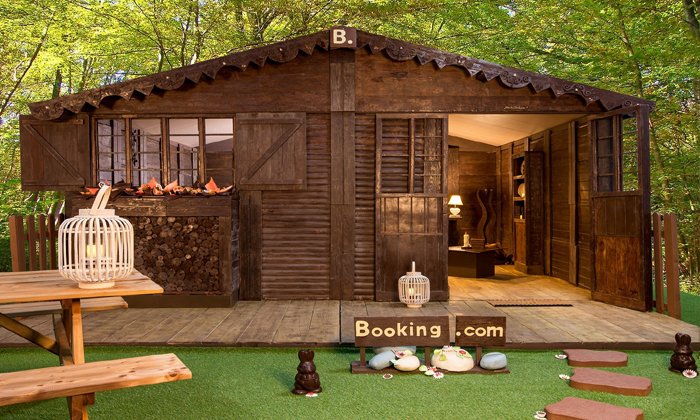 Booking.com เปิดโอกาสให้ผู้เดินทาง ได้พักในบ้านพักที่ทำจากช็อกโกแล็ตทั้งหลัง!
