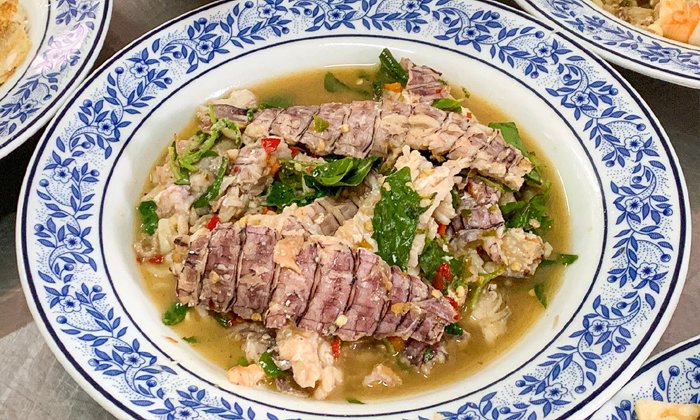 ป้าอ่อน ซอยก๊วน ตำนานอาหารซีฟู้ดแห่งเมืองชล ร้านบ้านๆ แต่รสชาติระดับภัตตาคาร