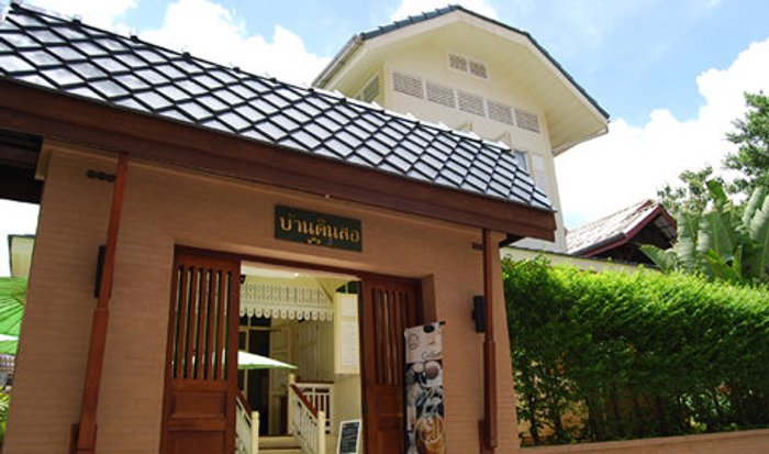 บ้านดินสอ นอนพักเรือนไทยใจกลางกรุง