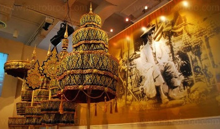 เที่ยวนิทรรศรัตน์โกสินทร์ ย้อนประวัติศาสตร์ผ่านงานศิลป์ชั้นสูง