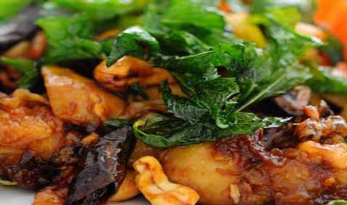 Curries & More เคอร์รีส์ แอนด์ มอร์ บาย บ้านขนิษฐา