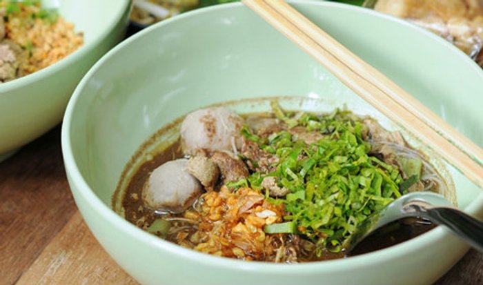 ก๋วยเตี๋ยวเรือในสวน by Polka Dot