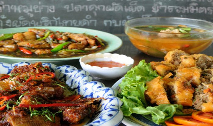 เรือนแพป้าสร้อย สุพรรณบุรี อิ่มอร่อยได้ใจ