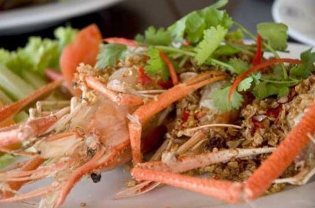 แนะนำ 10 ร้านรับลมหนาวบรรยากาศริมน้ำ