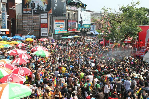 10 สถานที่สาดน้ำสงกรานต์ ประแป้งสุดแจ่ม ปี 57