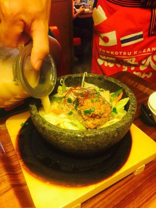 TONKOTSU KAZAN RAMEN ราเมงสไตล์ใหม่ อร่อยแบบภูเขาไฟ