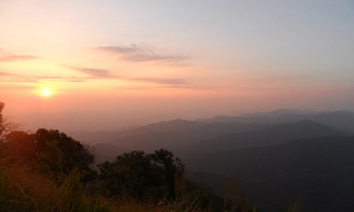 ลุยยอดเขาเทวดา สุพรรณบุรี สวยเหมือนอยู่ภาคเหนือ
