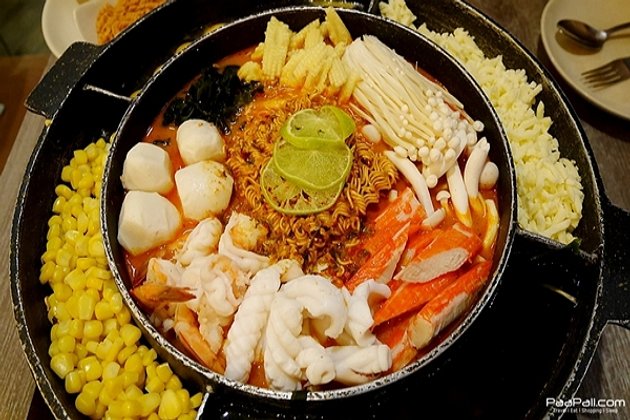 “มาม่าจานบิน” ฟินไม่หวงเครื่อง..ร้านแสนแซ่บ