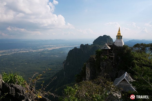 เที่ยวเมืองลำปาง ชมความงามแบบ 360 องศาที่วัดพระบาทปู่ผาแดง อำเภอแจ้ห่ม