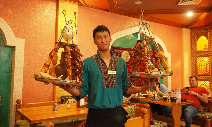 สายเนื้อต้องร้องขอ อร่อยหลายในคาซัคสถาน…เนื้อม้า เนื้อแกะ จัดไป
