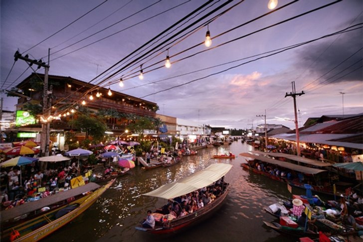 ตลาดน้ำยามเย็นอัมพวา