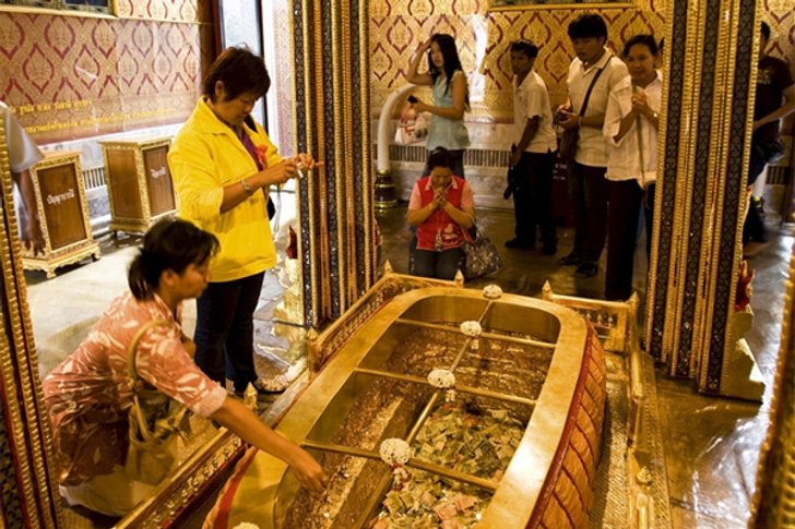 รอยพระพุทธบาท