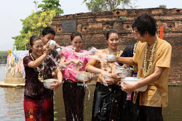 สงกรานต์ 2555 รวมสถานที่เล่นน้ำสุดสนุก! (ภาคเหนือ)