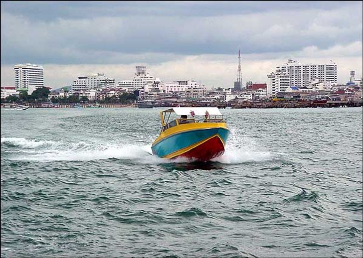 นั่งเรือไปเกาะล้าน