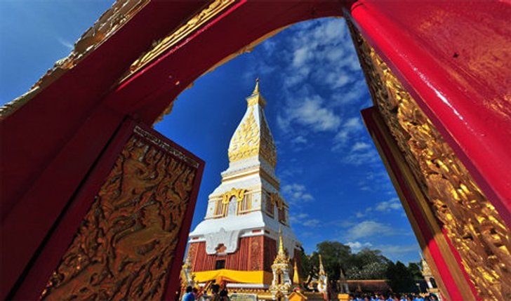 ท่อง 2 เมืองริมโขง ชมประเพณีไหลเรือไฟคู่บ้าน ไหว้พระธาตุประจำวันเกิด กับแอร์เอเชีย