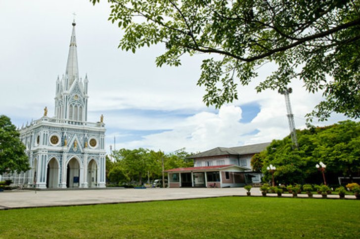 เที่ยวอัมพวา พาชมโบสถ์แม่พระบังเกิด