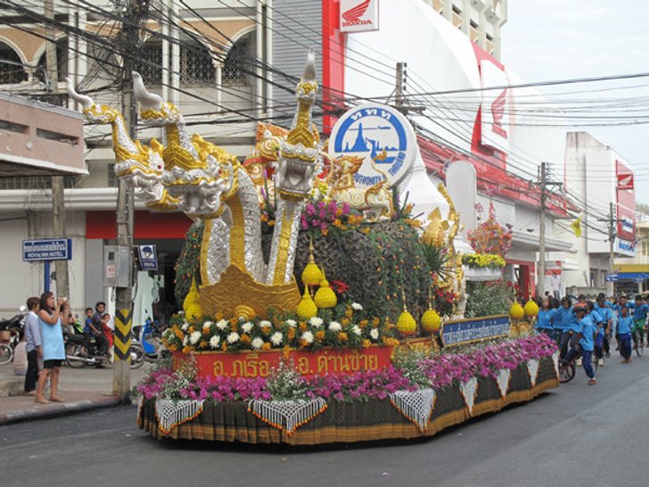 งานกาชาดดอกฝ้ายบาน มะขามหวานเมืองเลย ประจำปี 2556