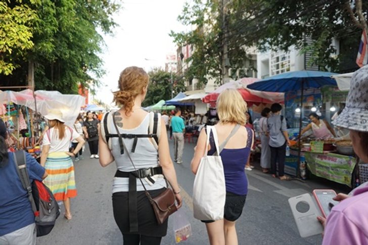 ถนนคนเดินเชียงใหม่ เดินชอป เดินชิม เพลินลืมเวลา