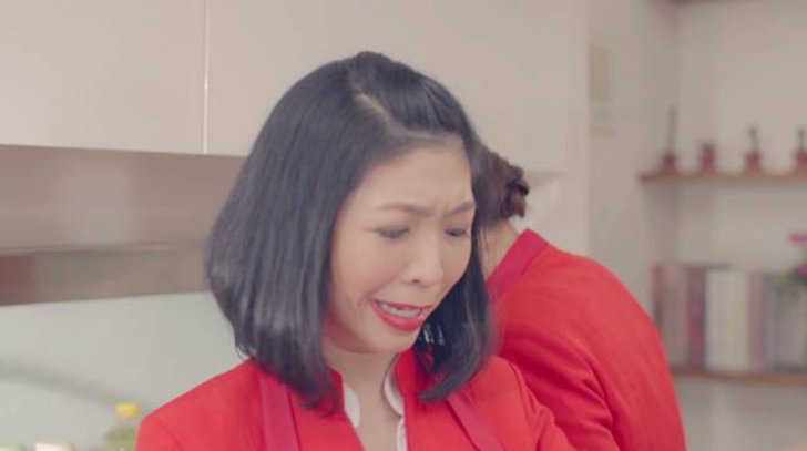 นางฟ้าแซ่บ! โชว์เสน่ห์ปลายจวักแบบไม่มีแอ๊บ