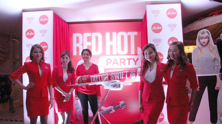 แอร์เอเชีย Taylor Swift RED HOT Party เผยโฉมเครื่องบินเพ้นท์ลาย เทย์เลอร์ สวิฟต์ (Taylor Swift)