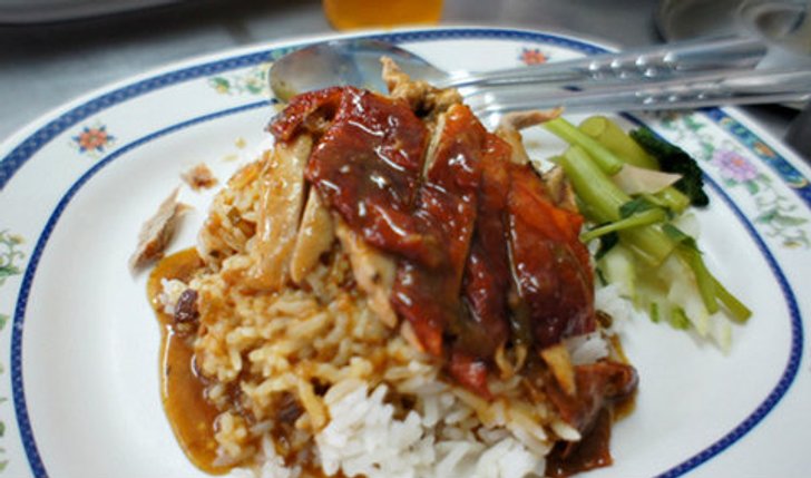 อิ่มอร่อย "แสงทอง" ข้าวหน้าเป็ดในตำนาน