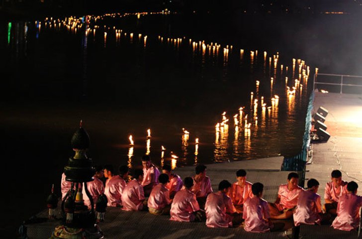 งานประเพณีลอยกระทงสาย ไหลประทีป 1,000 ดวง จ.ตาก ปี 57