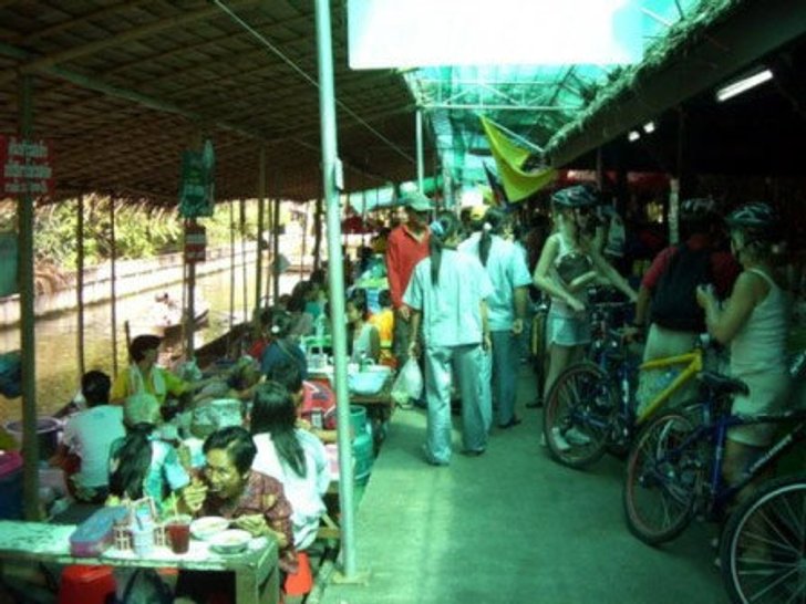 ตลาดน้ำบางน้ำผึ้ง สนุกกิน สนุกเที่ยว สมุทรปราการ