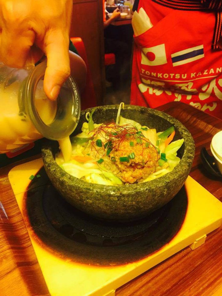 TONKOTSU KAZAN RAMEN ราเมงสไตล์ใหม่ อร่อยแบบภูเขาไฟ
