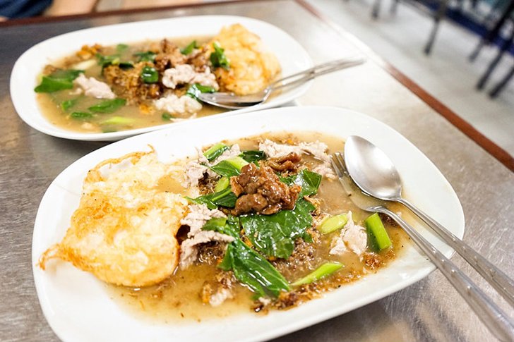 "ราดหน้าชิ้งกี่" สุดยอดตำนานราดหน้า กว่า 75 ปี