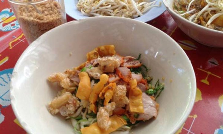 ก๋วยเตี๋ยวหมูแดง "แม่บางหัวเดียด" ร้านดังเมืองตาก