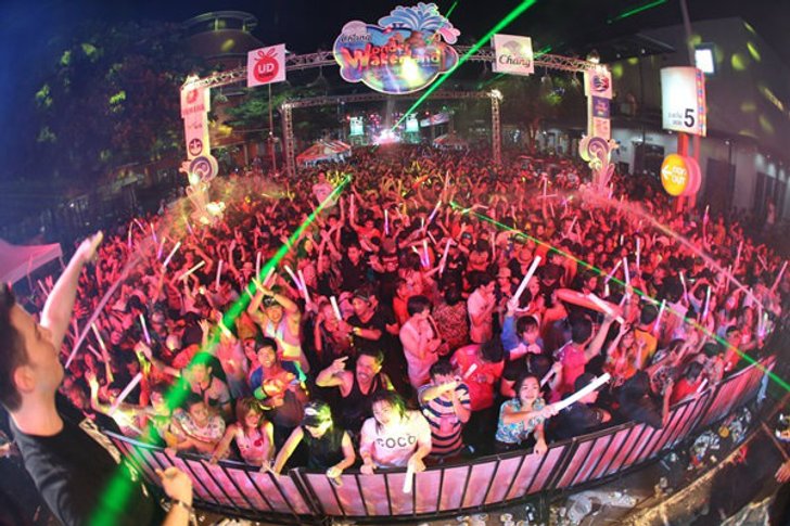 สงกรานต์อีสานสุดมันส์ UD TOWN จัดเต็ม !!