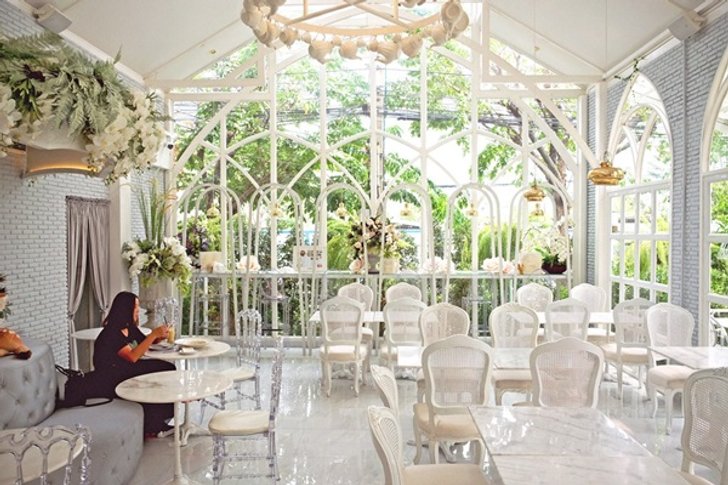 'Cafe Reverie' คาเฟ่แสนสวย สไตล์เจ้าหญิง R&B 'ลิเดีย ศรัณญ์รัชต์'