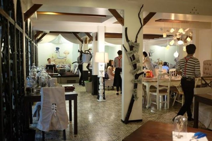 ผจญภัยดินแดนมหัศจรรย์กับร้านหลุดโลก 'The Hatter' ใจกลางอโศก