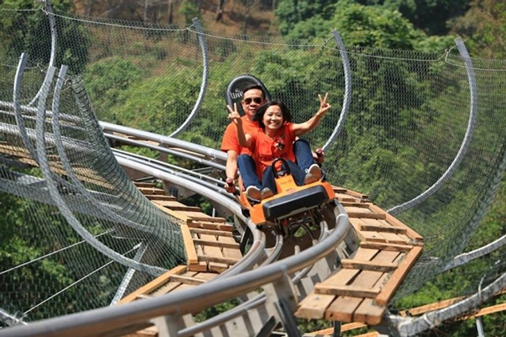 อย่างเจ๋ง! 'จังเกิ้ล คอสเตอร์' (Jungle Coaster) รถไฟรางไม้แห่งแรกในไทย จ.เชียงใหม่