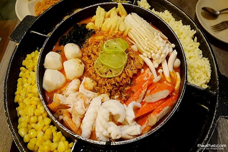 “มาม่าจานบิน” ฟินไม่หวงเครื่อง..ร้านแสนแซ่บ