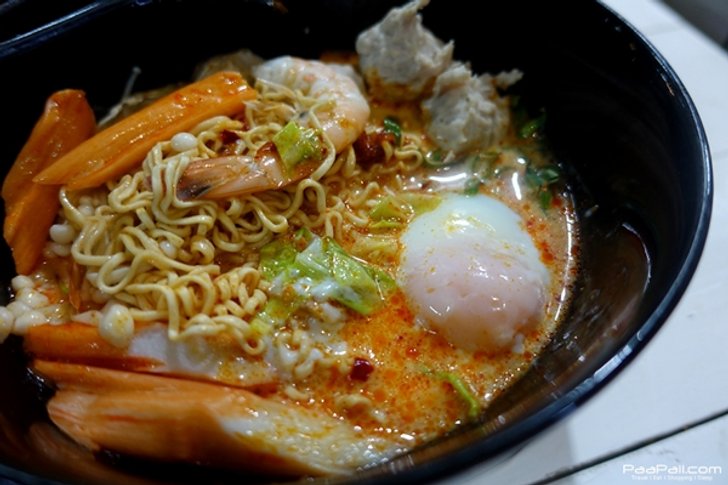 เห็นแล้ว..หิวแรง ' Mama Variety ' ร้านมาม่าที่จะเอาอะไรมาใส่ก็ได้