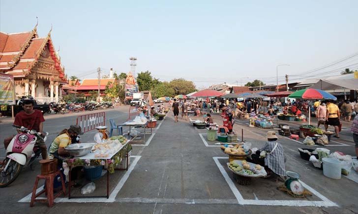 Social Distancing! ภาพสุดน่ารักตลาดเช้าบ้านสวนสุโขทัย จัดแผงห่างกันป้องกัน COVID-19