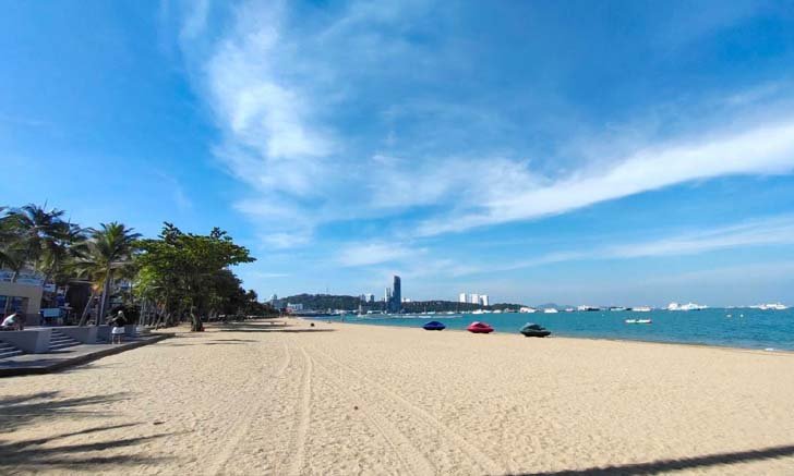 ภาพบรรยากาศชายหาดพัทยา เงียบเหงาไร้ผู้คนราวกับชายหาดร้าง!