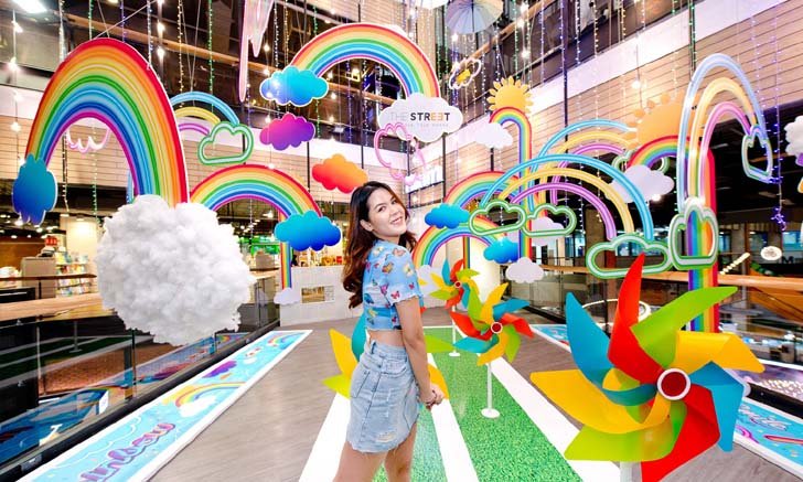 เช็กอิน โพสต์ท่าถ่ายรูปสุดชิค Rainy Season รับหน้าฝนนี้ที่ เดอะ สตรีท รัชดา