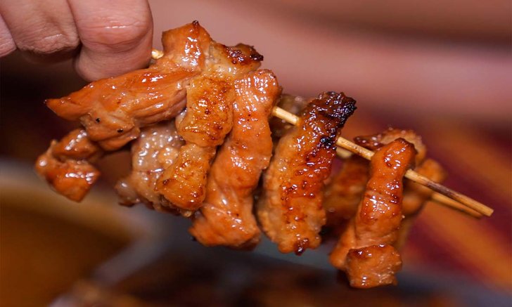 หมูปลาร้า สี่แยกคอกวัว ต้นฉบับหมูปลาร้าของเมืองไทย!