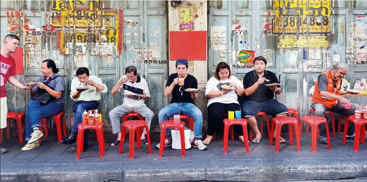 STREET FOOD BKK.. ร้านริมทางแต่อร่อยและคอยนาน