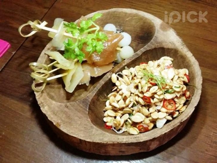 ฟินไปกับอาหารไทยในบรรยากาศย้อนยุคที่ร้าน เออ