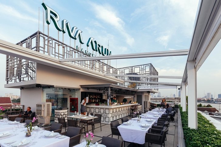 ดื่มด่ำบรรยากาศริมน้ำเจ้าพระยาที่ Above Riva ห้องอาหารรูฟท็อปแห่งใหม่บนถนนมหาราช