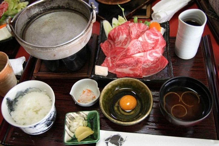 รู้หรือยัง! วิธีกิน "สุกิยากิ"
