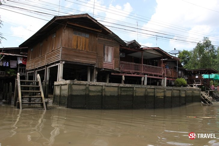 ล่องเรือชมวิถีชีวิตชาวอัมพวา