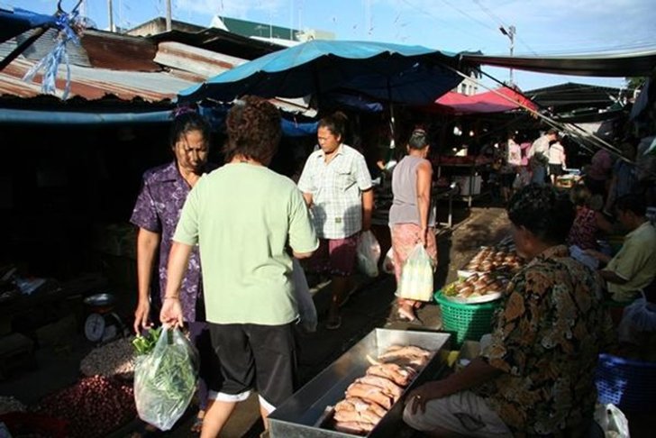 ตลาดร่มหุบ